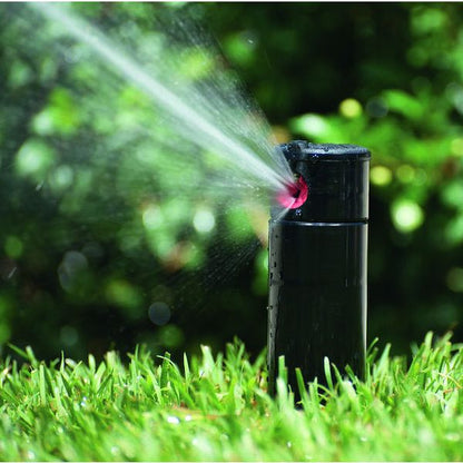 Turbine PGP ADJ Hunter en action dans un jardin